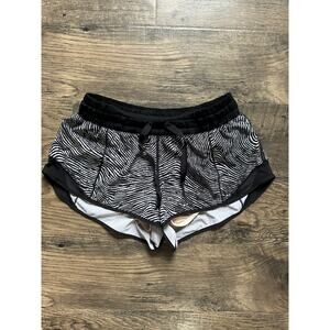 Lululemon 2016 Seawheeze Hotty Hot Short 2.5" Who Done It Black Size 6